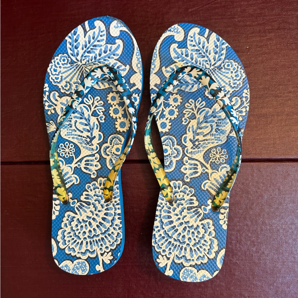 Vera Bradley Blue & White Floral Sandals Vintage size 7-8 medium flip-flops